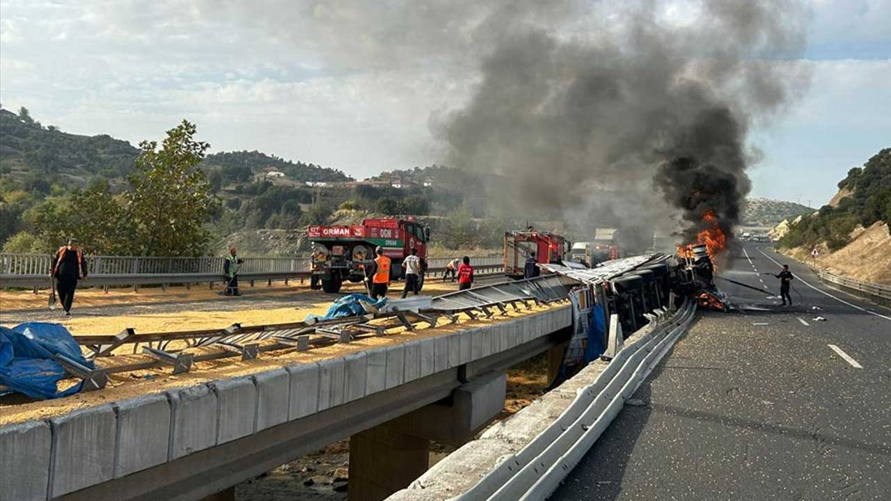 Uşak'ta tır devrildi! Sürücüsü viyadükten düşerek öldü