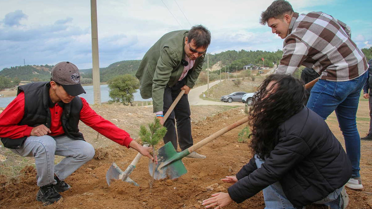 Uşak Belediyesi, Yeşil Karağaaç Mesire Alanına 11 bin fidan dikti