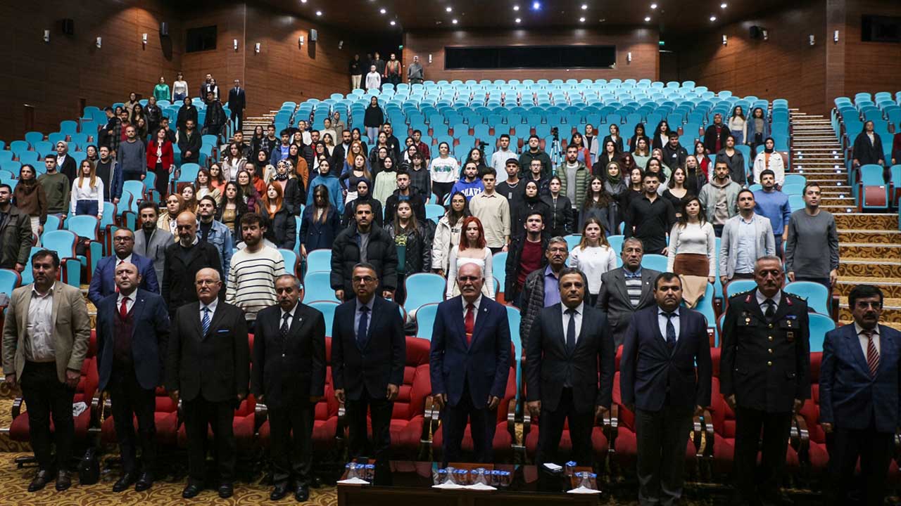 Uşak'ta 24 Kasım Öğretmenler Günü kutlandı