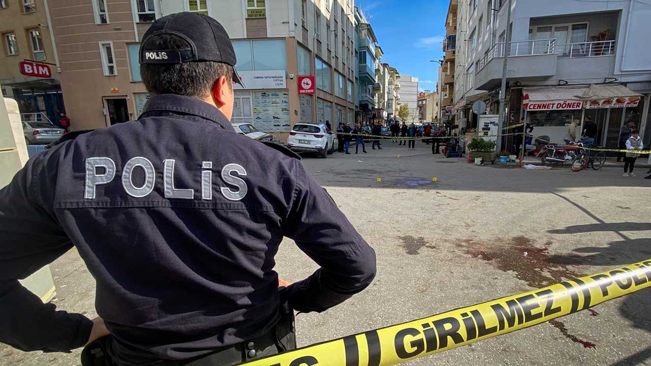 Uşak'ta esnaflar arasında bıçaklı kavga çıktı, 1 yaralı var