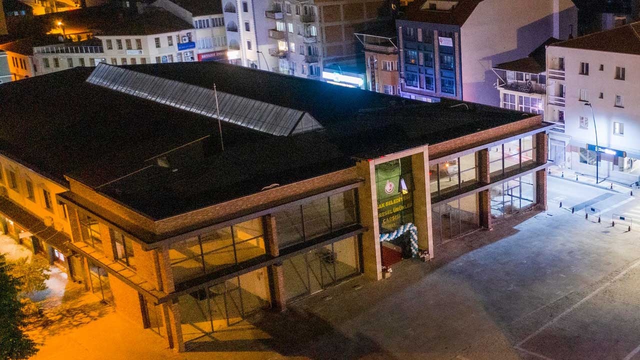 3 bin TL’si olan Uşak Belediyesi’ne kiracı olur