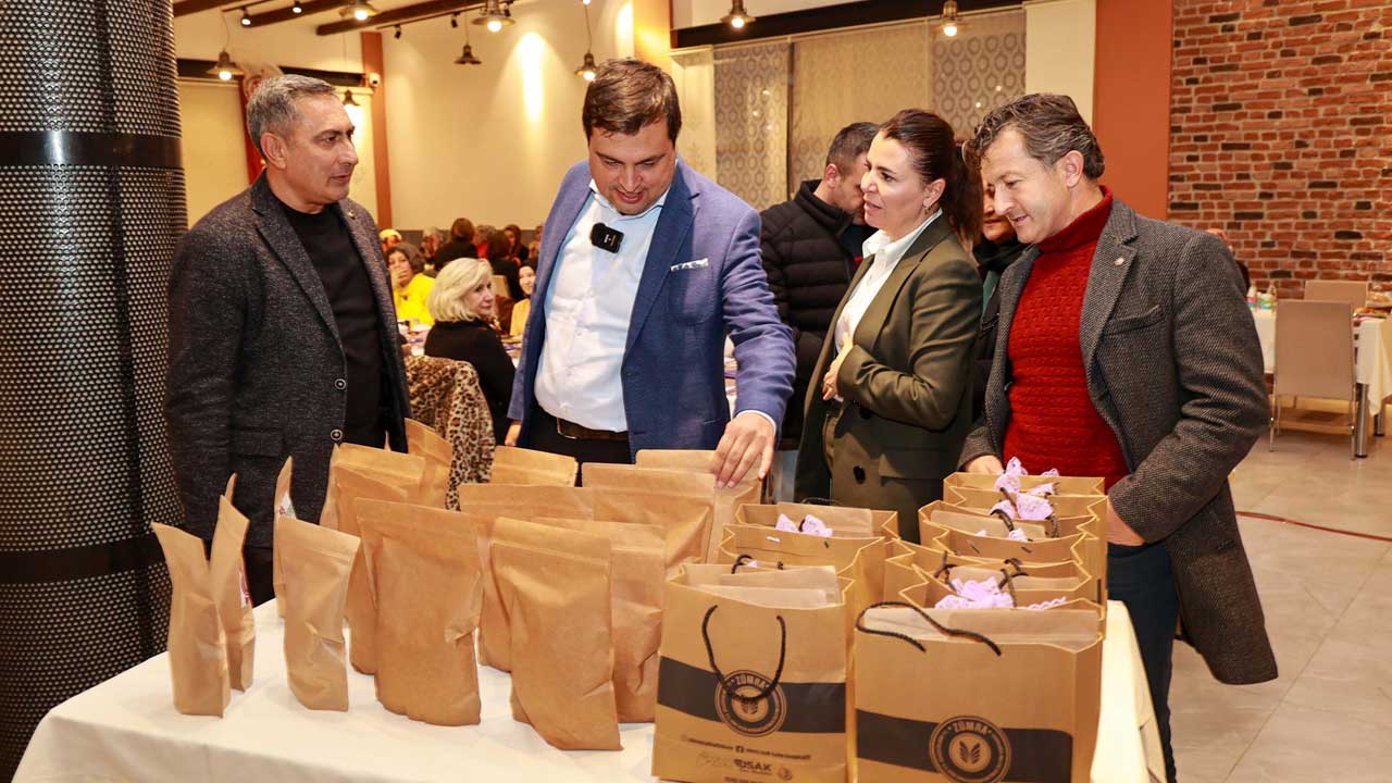 Başkan Çakın, kadınların yaptığı Uşak tarhanası lansmanına katıldı! Mesajlar önemli
