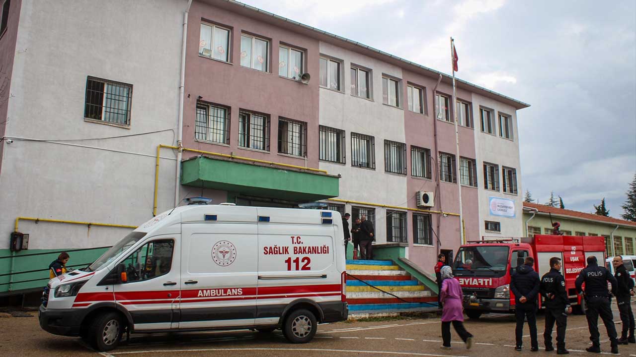Muzaffer Mert İlkokulunun hizmetli odasında yangın çıktı