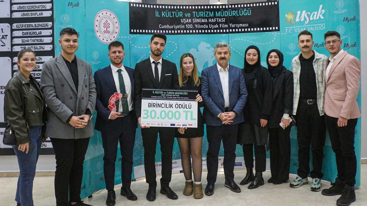 Cumhuriyetin 100. Yılında Uşak Film Yarışmasını "Fotoğraf" filmi kazandı