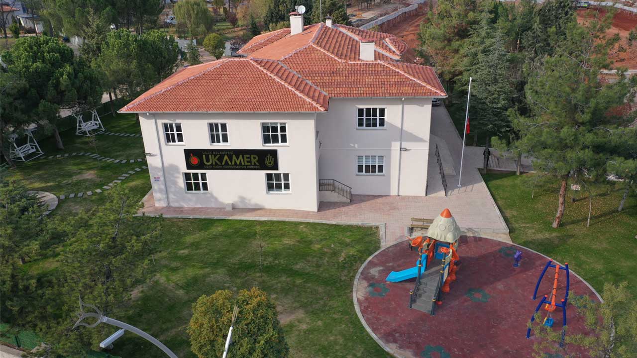 Uşak’ta kadınlar için renkli atölyeler! Eğitim, sanat ve beceri kurslarını kaçırmayın