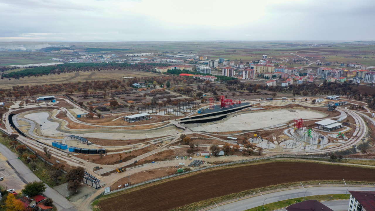 Uşak Belediyesi kentin her yerinde! Alt ve üst yapı, çevre düzenlemeleri devam ediyor