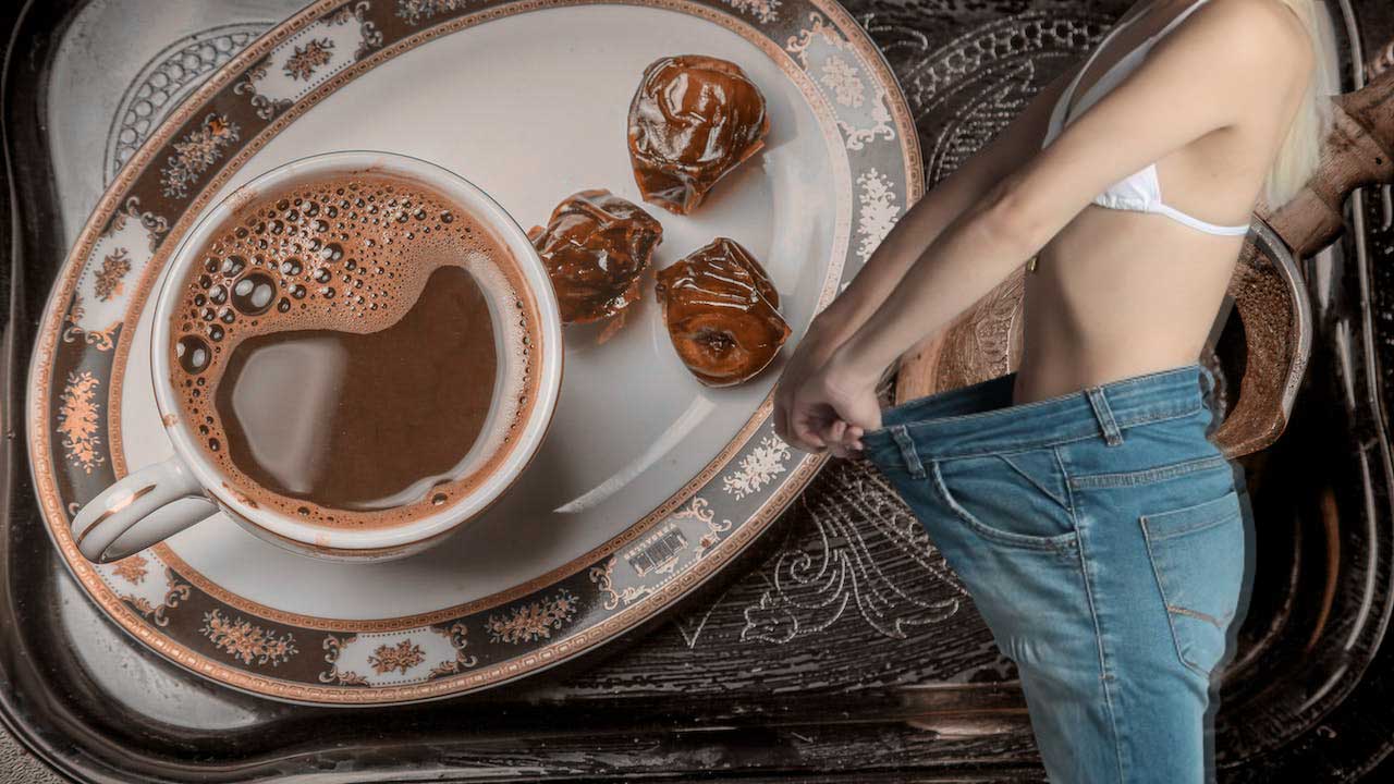 Türk kahvesiyle zayıflamanın sırrı çok basitmiş! İçine 1 kaşık atmanız yetiyor…