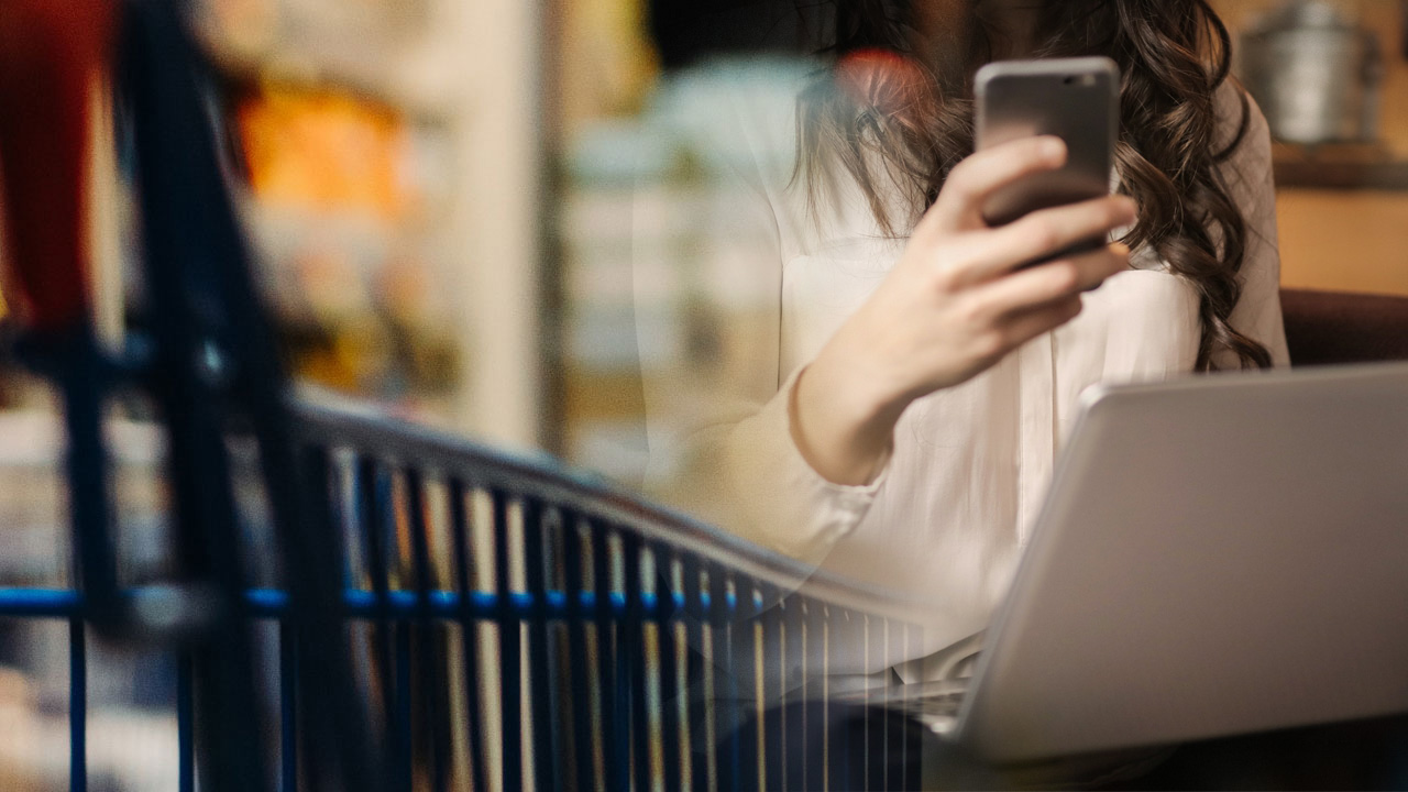 Uşak’taki A101 şubelerine öğrenciler için vergisiz telefon ve bilgisayar geliyor