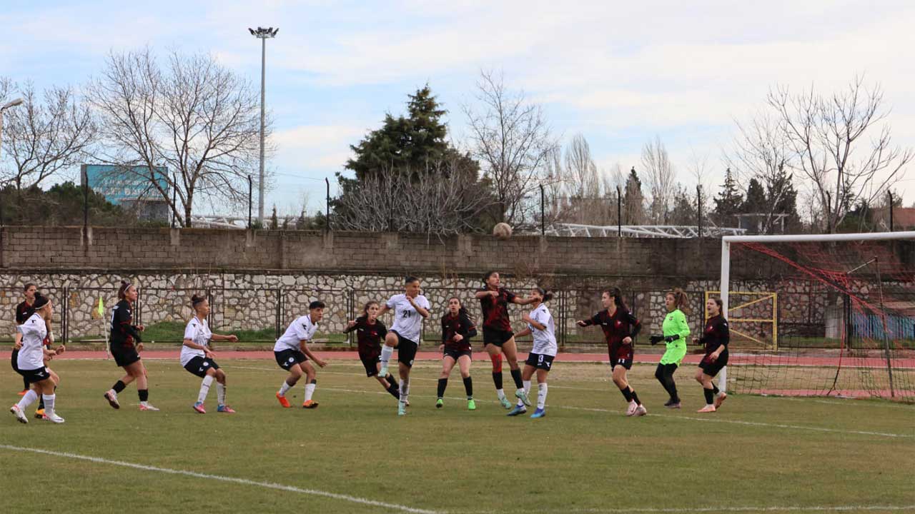 Uşak 64 Belediye Gençlikspor güçlü rakibinden 1 puan aldı