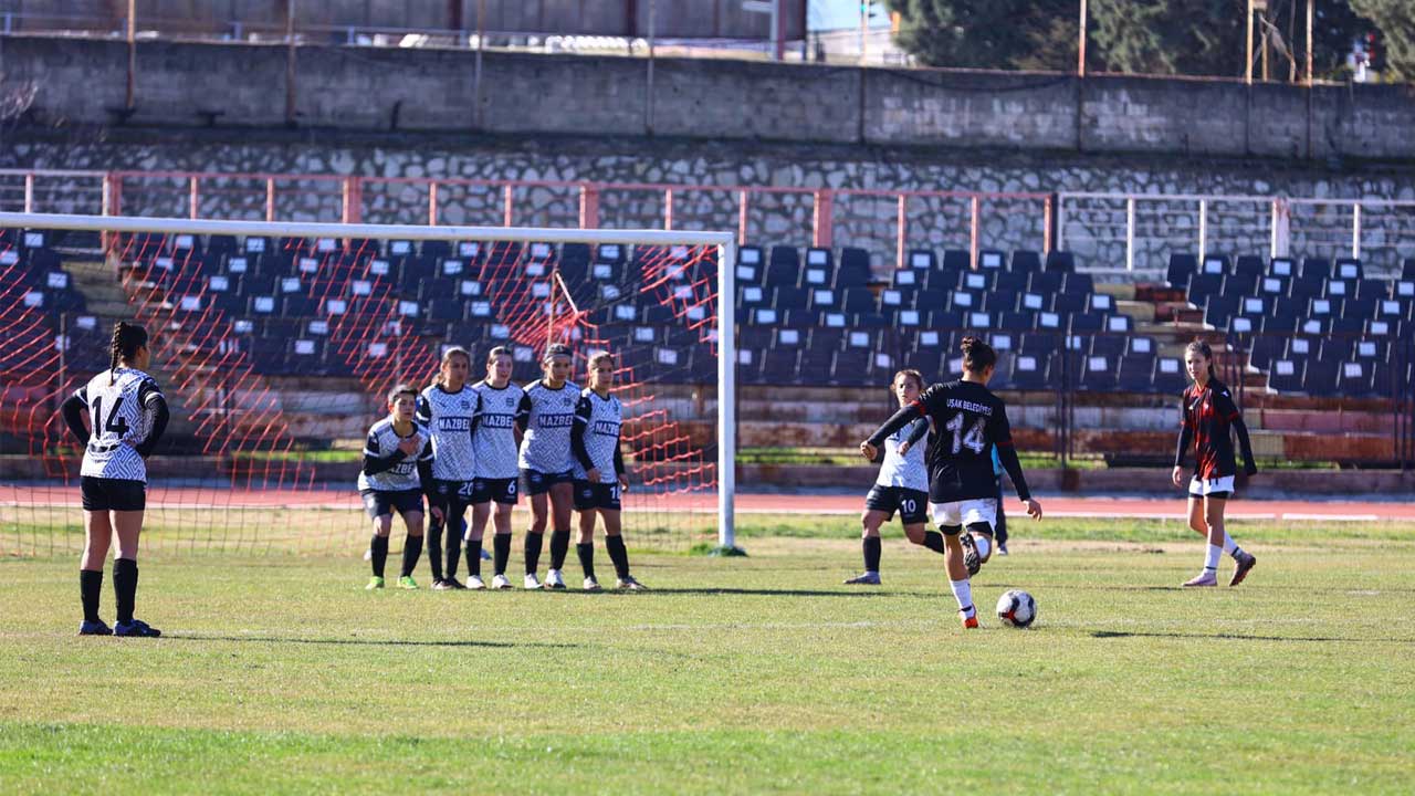 Biz hezimet bir zafer: Uşak 64 Belediye fark attı, Uşakspor fark yedi!