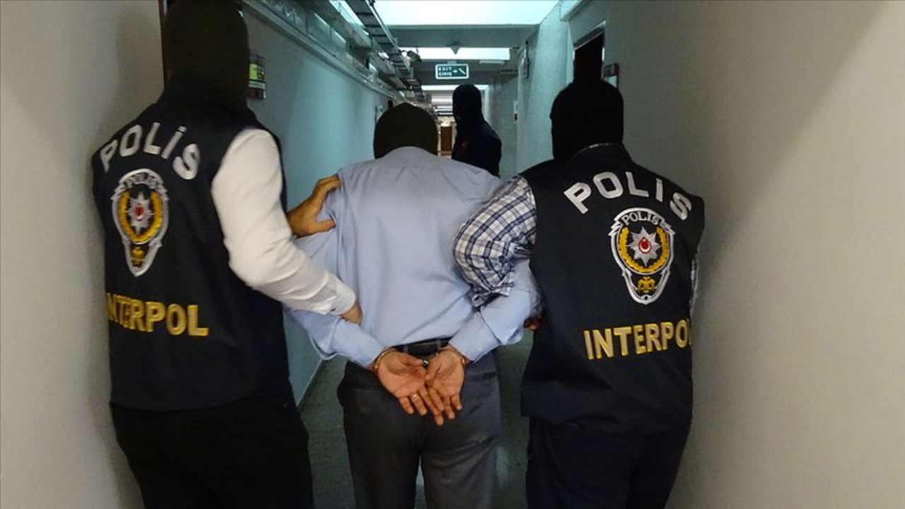 Bakan Ali Yerlikaya duyurdu! Uşak'ta Interpol operasyonu