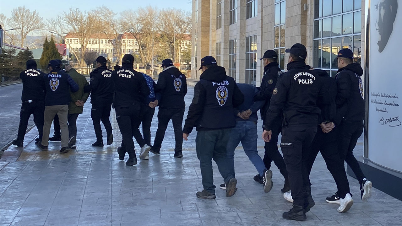 Sibergöz-21 operasyonu kapsamında Uşak'ta yakalanan 10 şüpheli tutuklandı