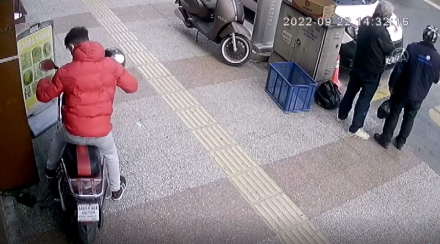 Uşak'taki bisiklet hırsızlığı güvenlik kamerasına takıldı