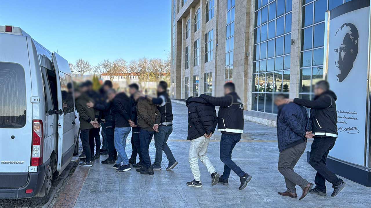 Uşak merkezli uyuşturucu operasyonunda 12 zehir taciri tutuklandı