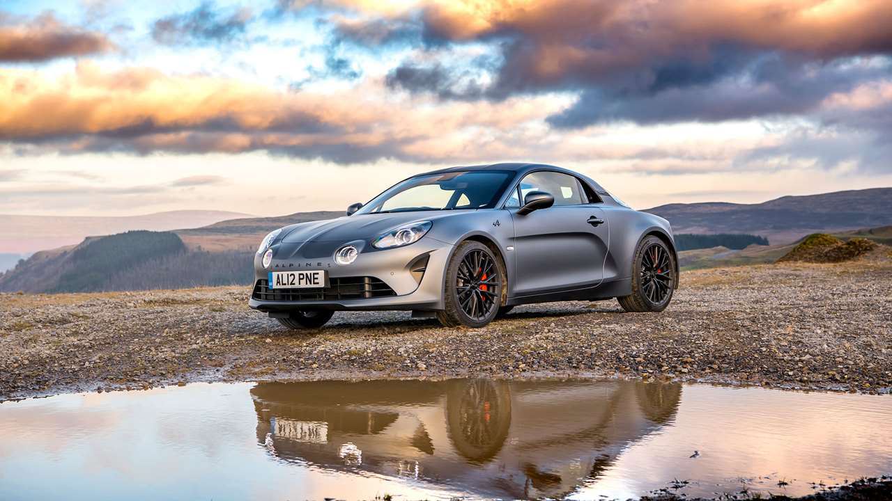 Türkiye’de satışa sunulacak olan Alpine A110 hangi versiyonlarıyla satılacak