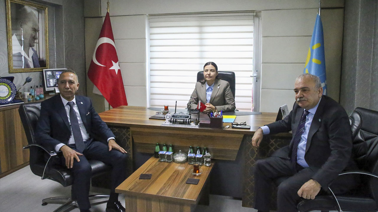 İYİ Partili Kuleyin, partisinin Uşak il başkanlığını ziyaret etti