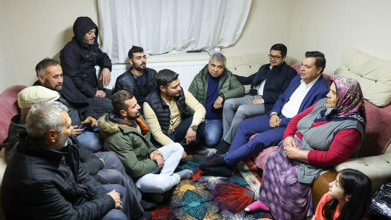 AK Parti Uşak Teşkilatından eş zamanlı olarak 200 ev toplantısı