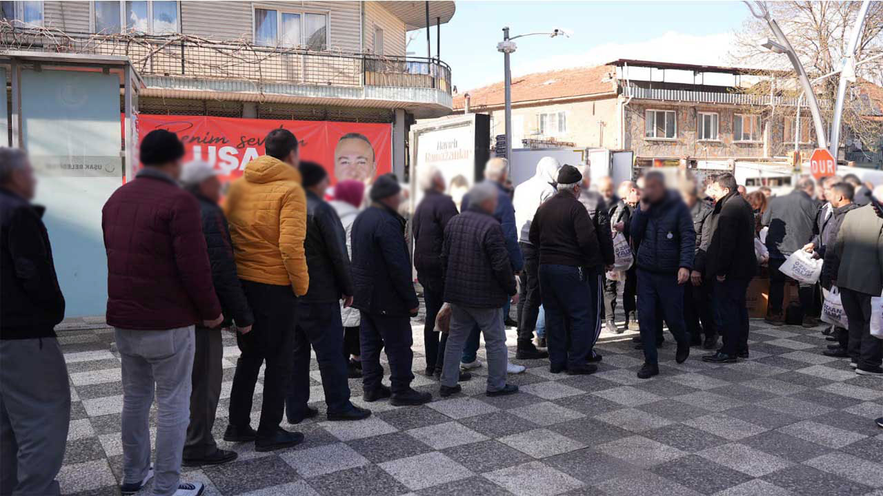 CHP teşkilatı seçim çalışmaları kapsamında hayır(!) yaptı, sağ elin verdiğini bütün Uşak gördü…