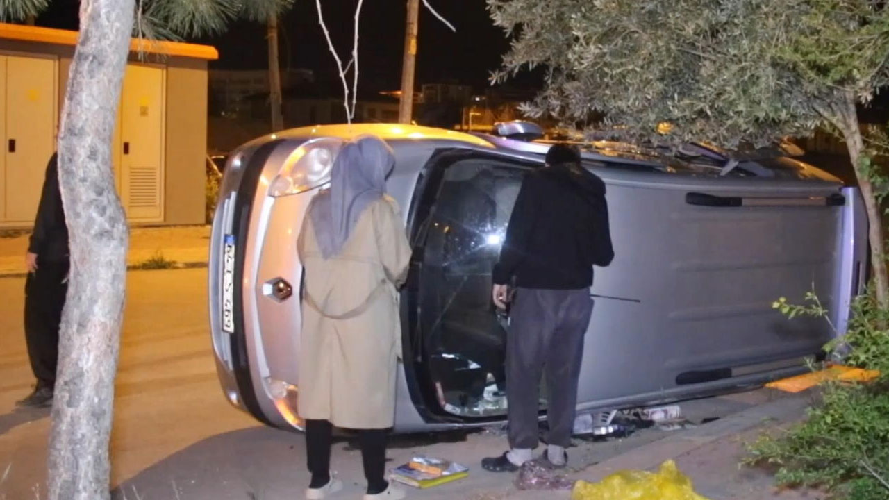 Uşak'ta minibüs ile hafif ticari aracın çarpıştığı kazada karı koca yaralandı