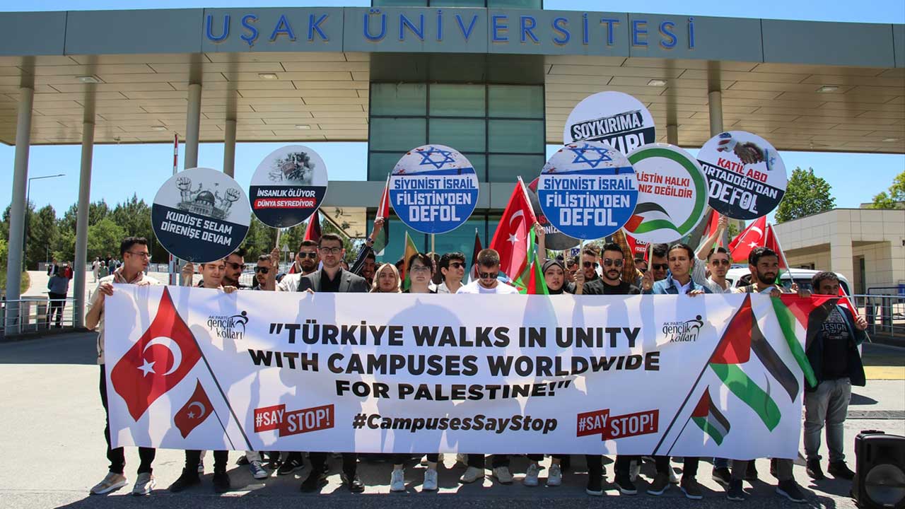 Uşak'ta üniversite öğrencileri İsrail'i protesto etti