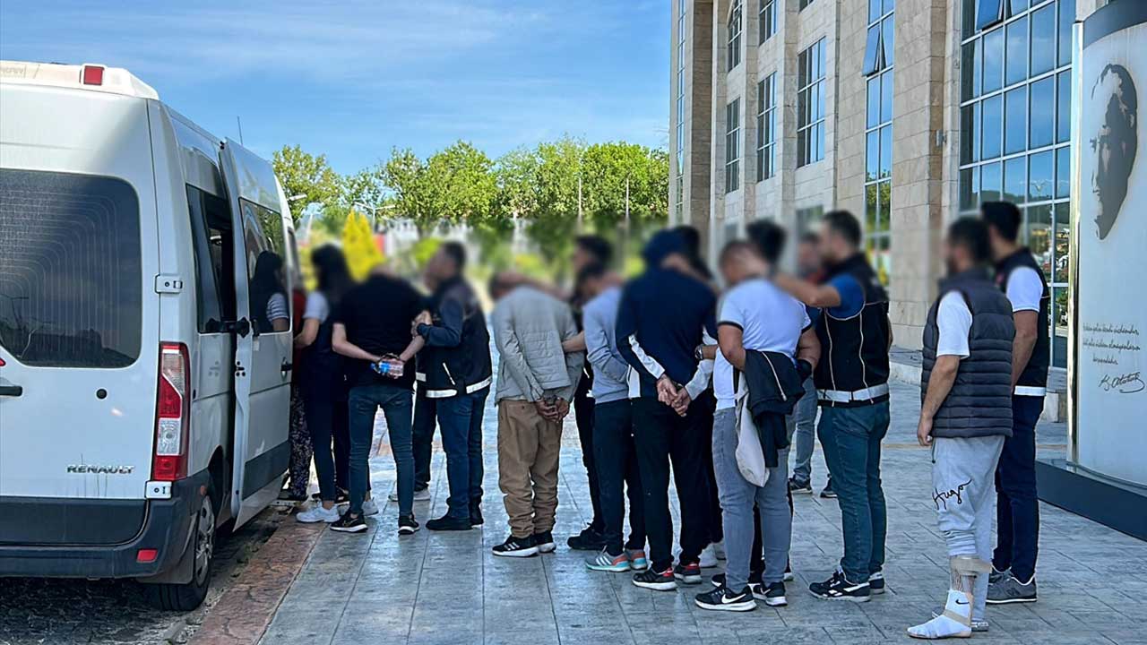 Uşak merkezli uyuşturucu operasyonunda yakalanan 12 şüpheli tutuklandı