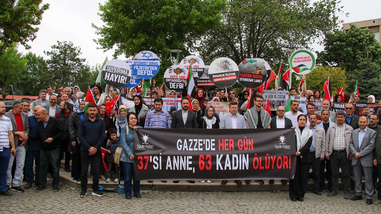 Uşak'ta AK Parti'li kadınlar Gazzeli anneler için toplandı