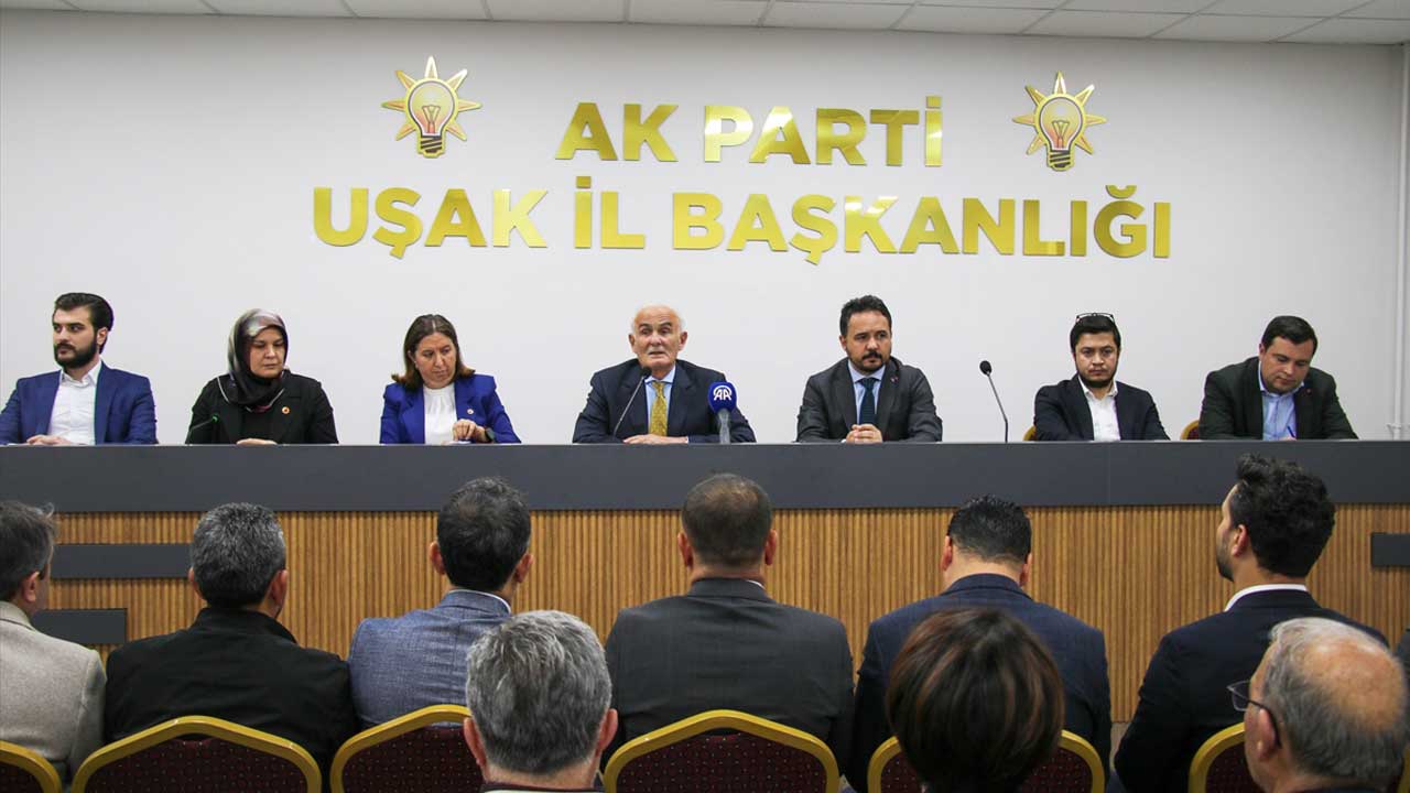 AK Parti Genel Başkan Yardımcısı Yusuf Ziya Yılmaz, Uşak'ta partililerle buluştu