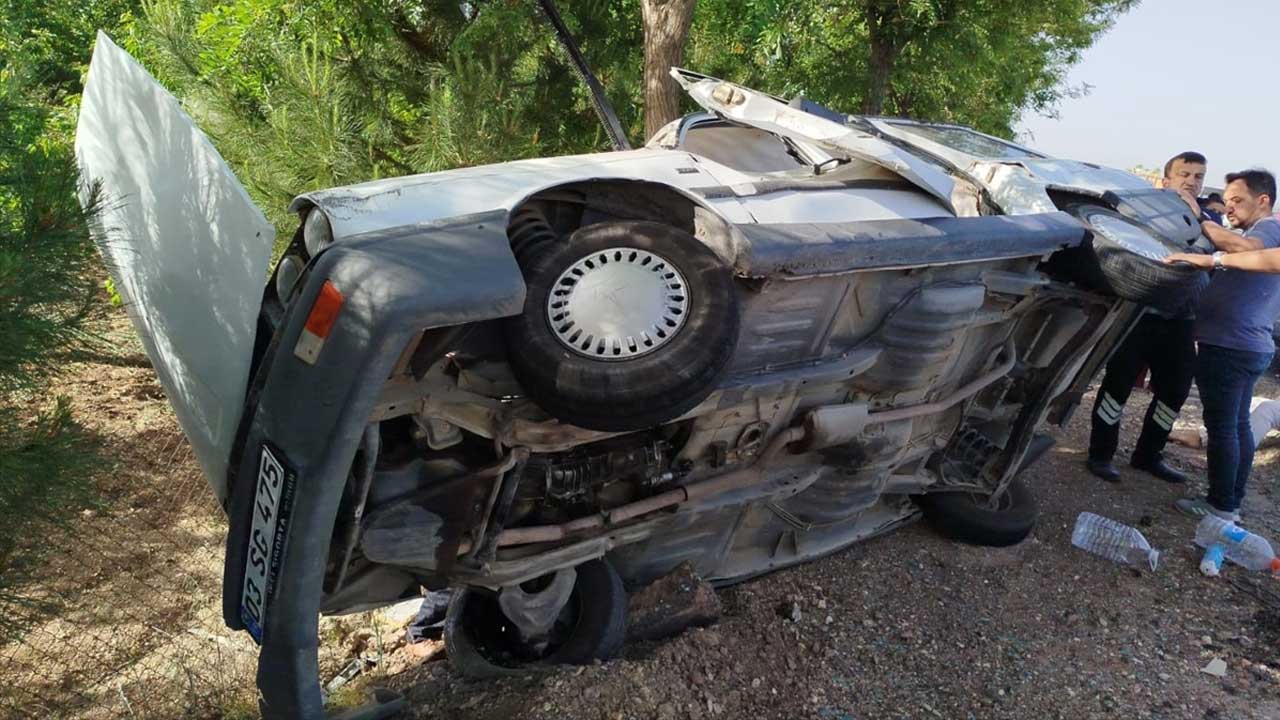 Uşak'ta kamyonla otomobil çarpıştı! Zabıt katibi öldü