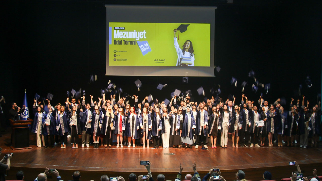 Uşak Üniversitesi'nden bu yıl 7 bin 12 öğrenci mezun oldu
