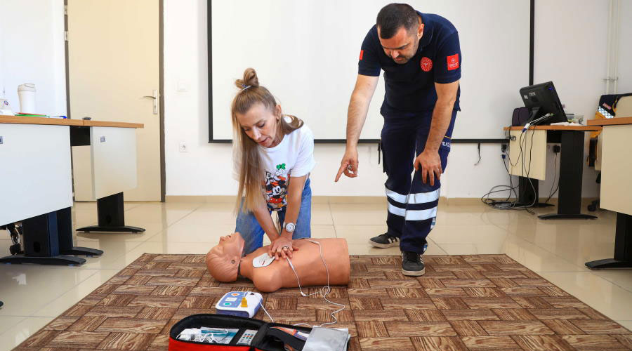 UKAMER'den Uşaklı kadınlara ilk yardım eğitimi