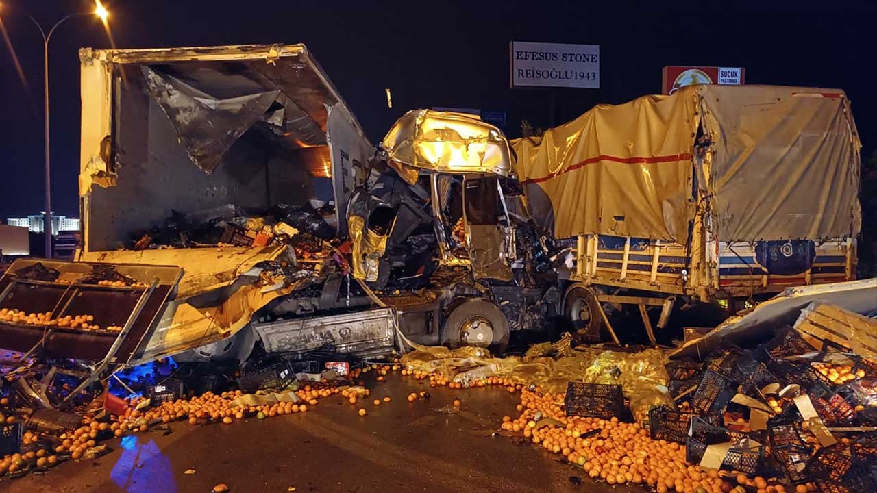 Uşak- Afyon yolunda can pazarı: 14 yaralı