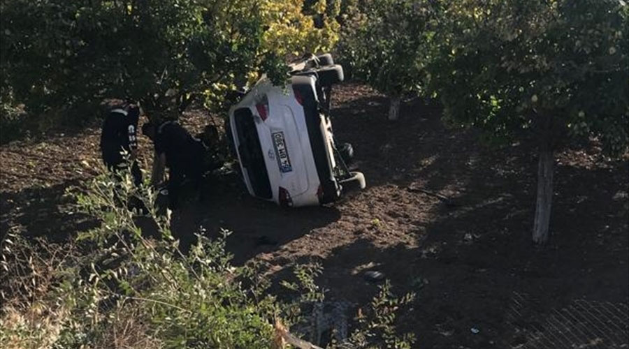 Uşak'ta tarlaya devrilen otomobilin sürücüsü öldü
