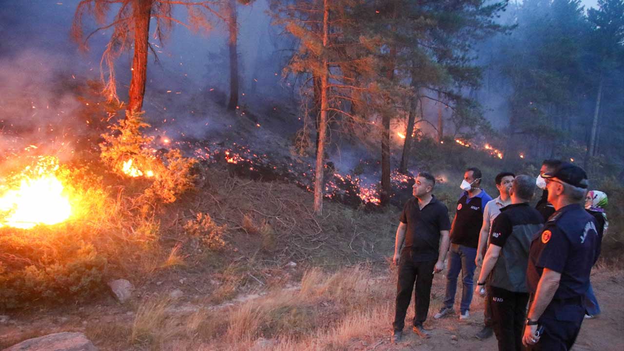 Kızılcaören köyünde 11 ev tahliye edildi