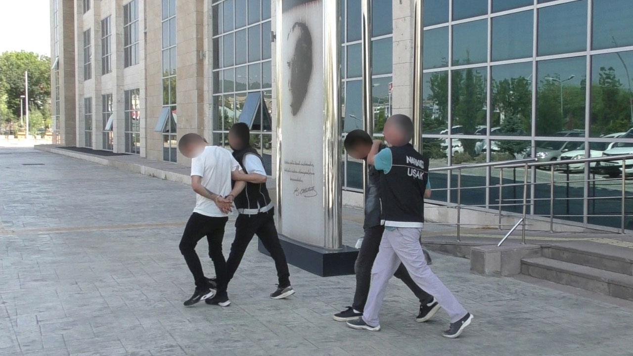 Uşak polisinden uyuşturucu baskını, 2 şüpheli tutuklandı