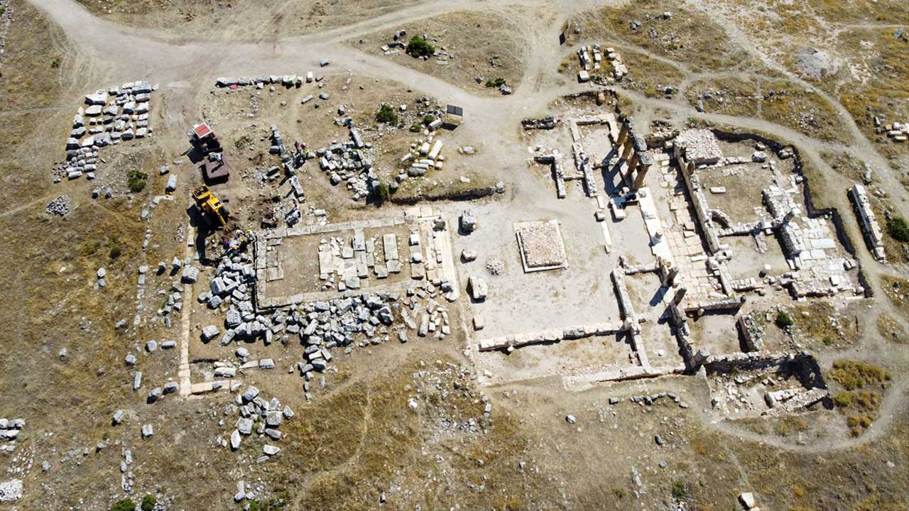 Tanrıça Demeter'in Uşak'taki 2 bin yıllık tapınağı ayağa kaldırılacak