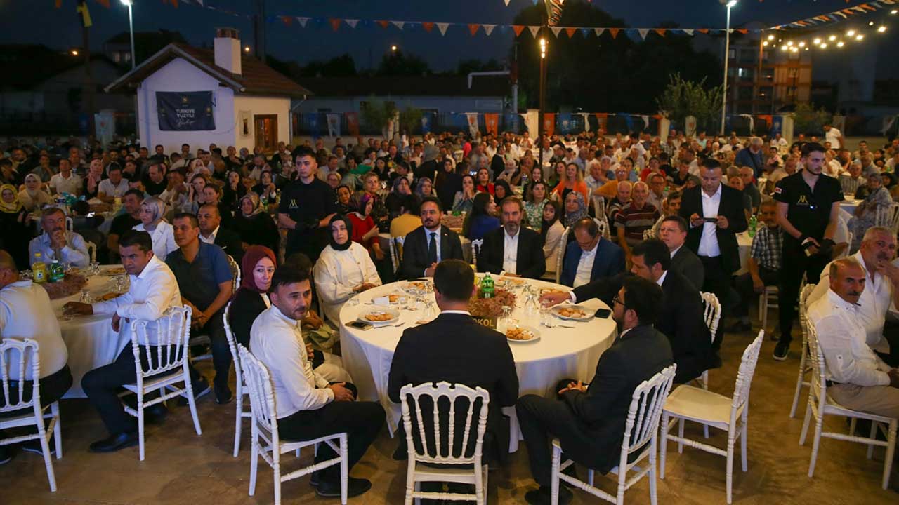 AK Parti Uşak İl Başkanlığı Genişletilmiş İl Danışma Meclisi Toplantısına Yoğun İlgi