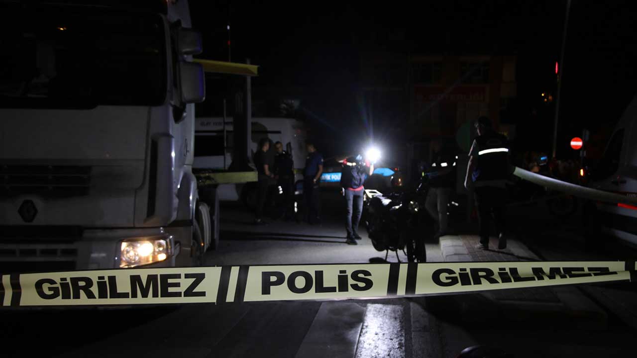 Son Dakika: Uşak'ta tır ile çarpışan motosikletin sürücüsü öldü