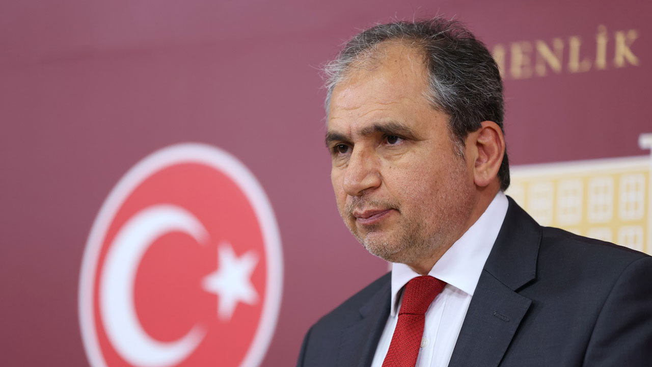 AK Parti Uşak Milletvekili İsmail Güneş’ten CHP’li Uşak Belediyesine liyakat eleştirisi
