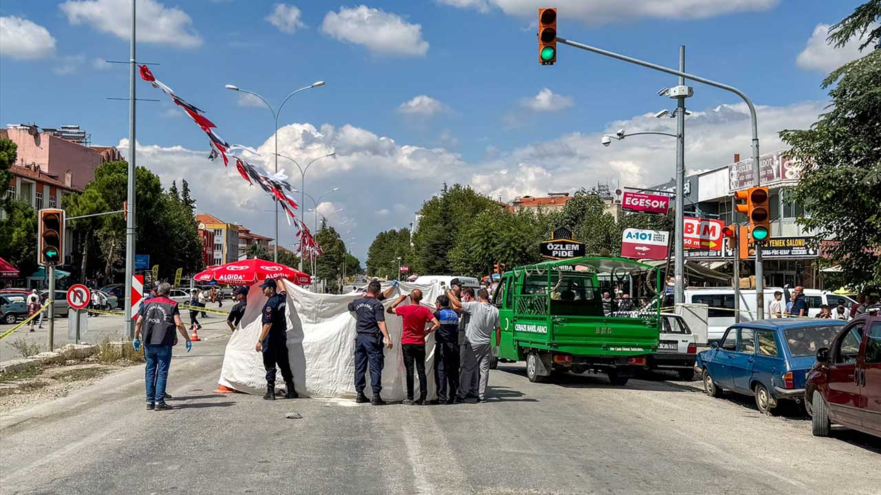 Uşak'ta 86 yaşındaki yaşlı adama tır çarptı