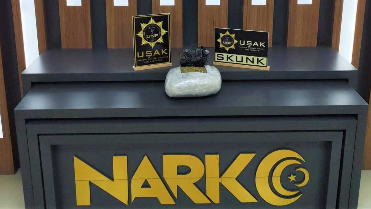 Uşak'ta arama yapılan otomobilde 1 kilo 800 gram skunk ele geçirildi