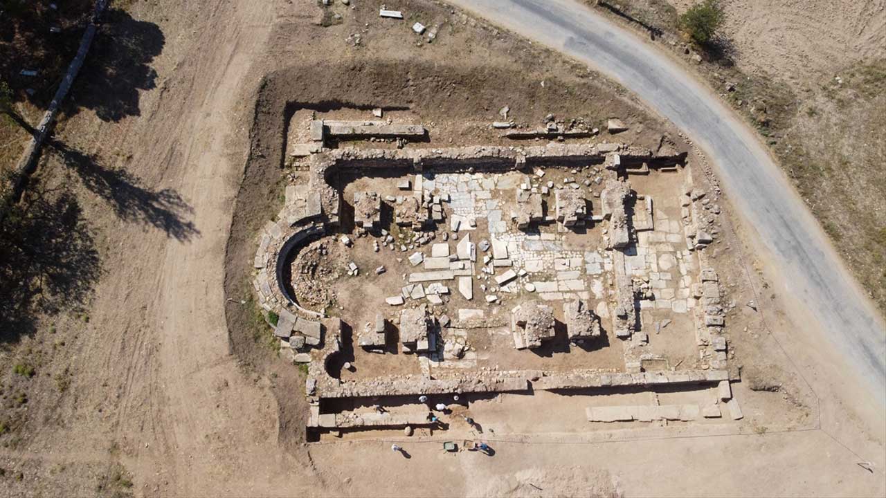 Uşak'taki Sebaste Antik Kenti'nde Orta Bizans Dönemi'ne ait 9 mezar bulundu