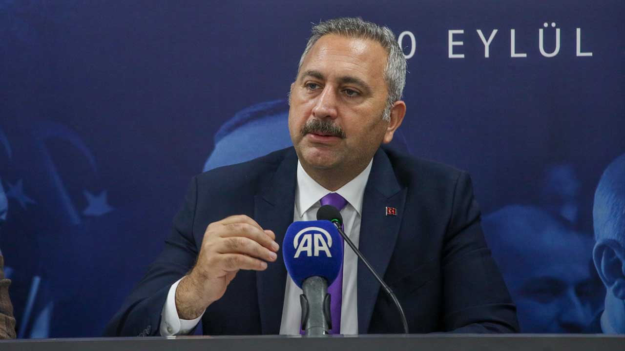 AK Parti Grup Başkanvekili Abdulhamit Gül Uşak'ta partililerle bir araya geldi