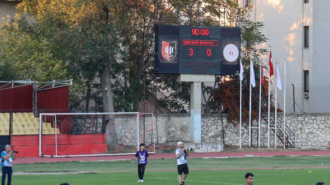 Uşakspor evinde Nevşehir Belediyespor'a karşı farklı kazandı