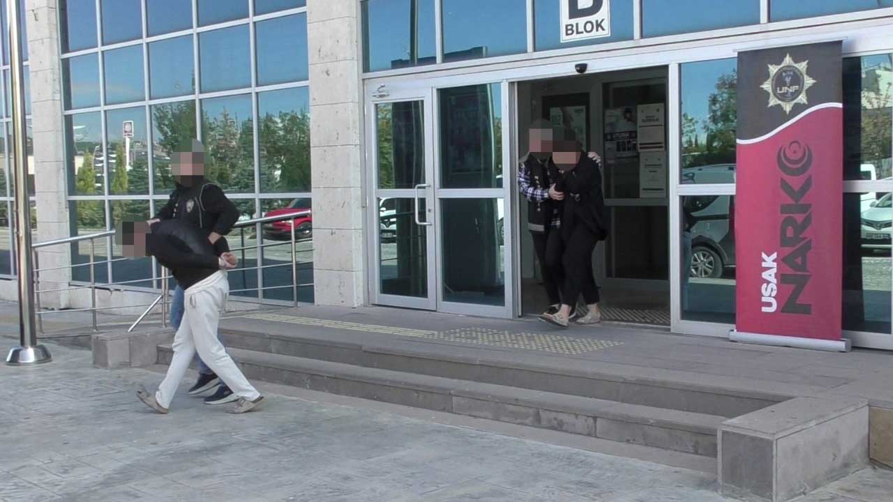 Uşak'ta polisin durdurduğu otomobilden 33 bin yeşil reçeteli ilaç çıktı