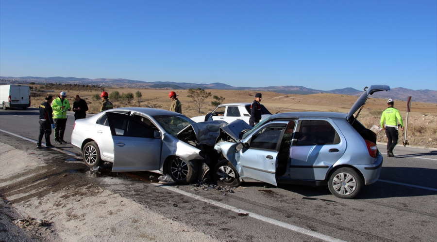 Uşak'taki trafik kazasında 1 kişi öldü, 4 kişi yaralandı