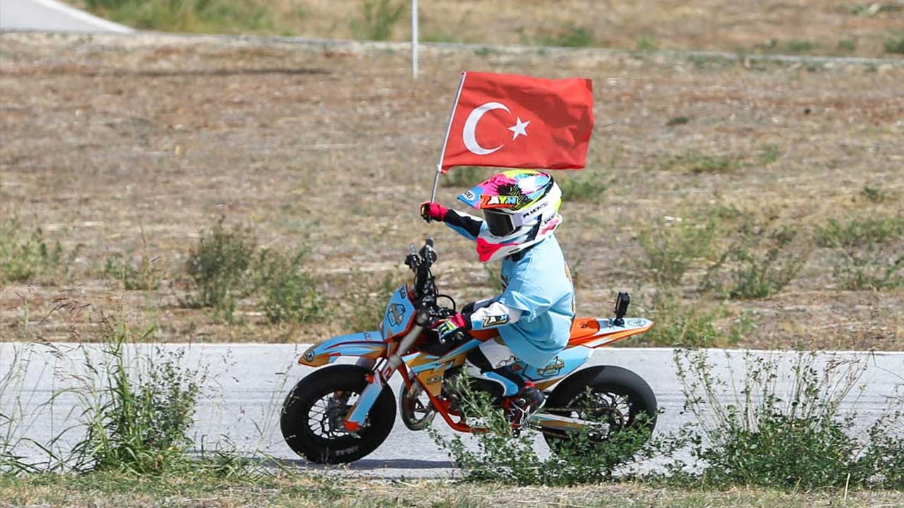 Türkiye Süpermoto Şampiyonası final yarışları Uşak'ta yapıld