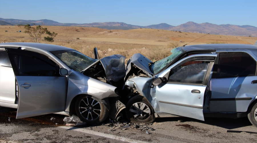 Cezaevi kavşağı yakınlarında trafik kazası; 1 ölü, 4 yaralı