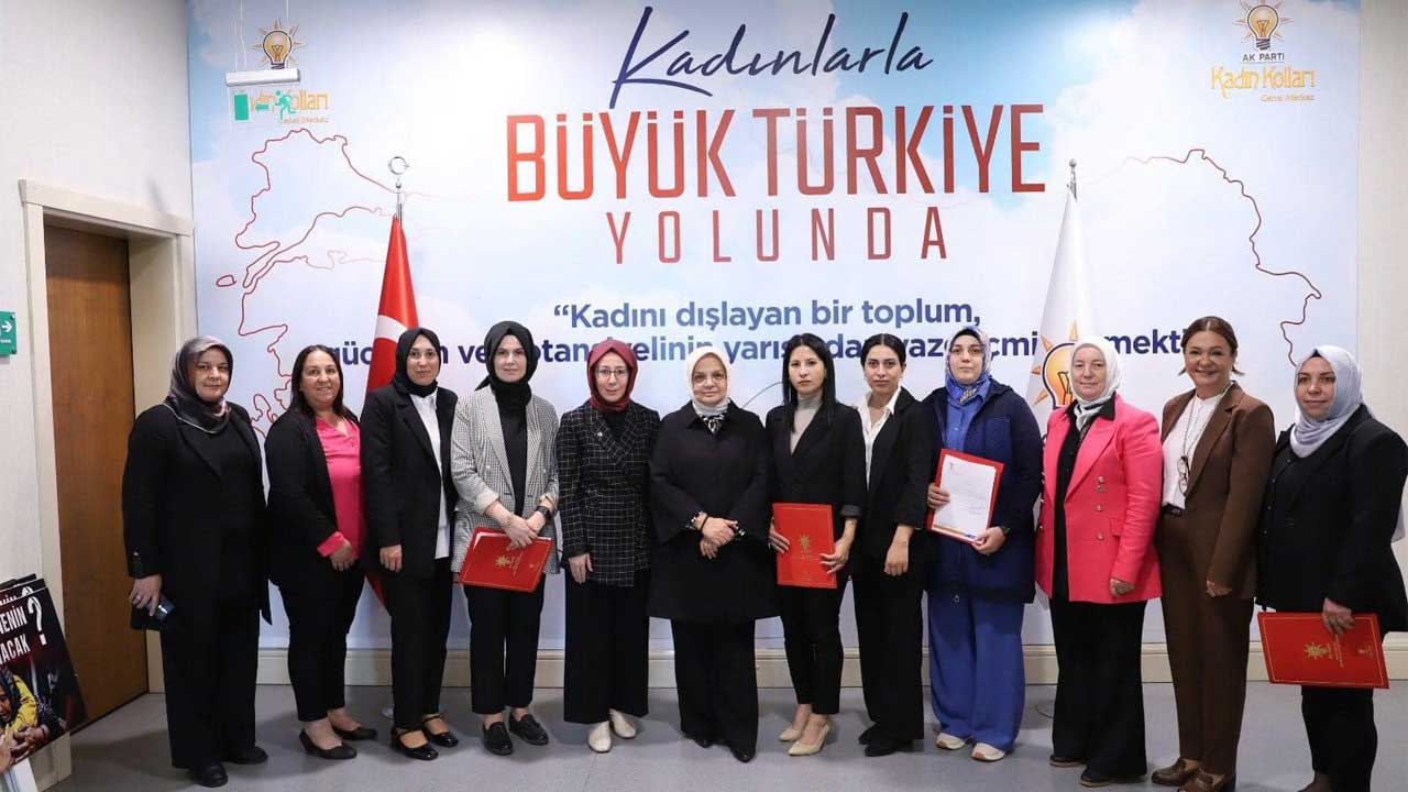 AK Parti Uşak'ta Kadın Kolları Başkanlıklarına yeni atamalar yapıldı