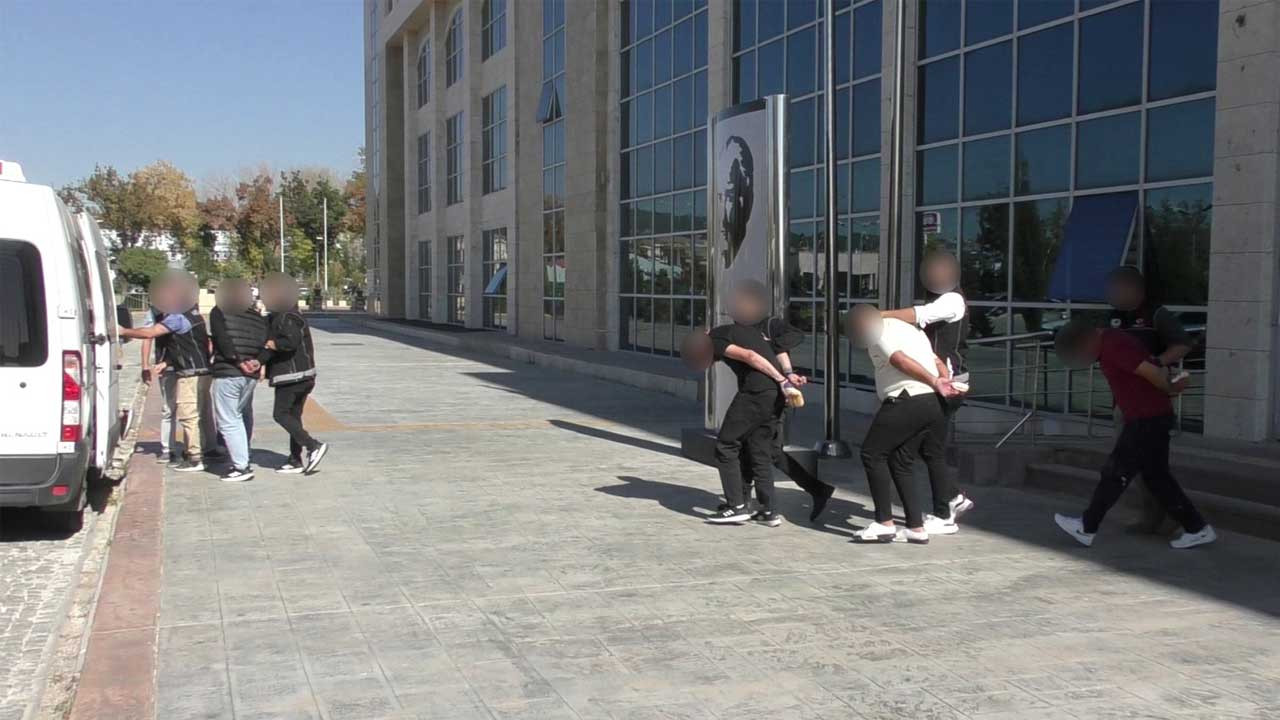 Uşak'taki uyuşturucu operasyonlarında yakalanan 5 şüpheli tutuklandı