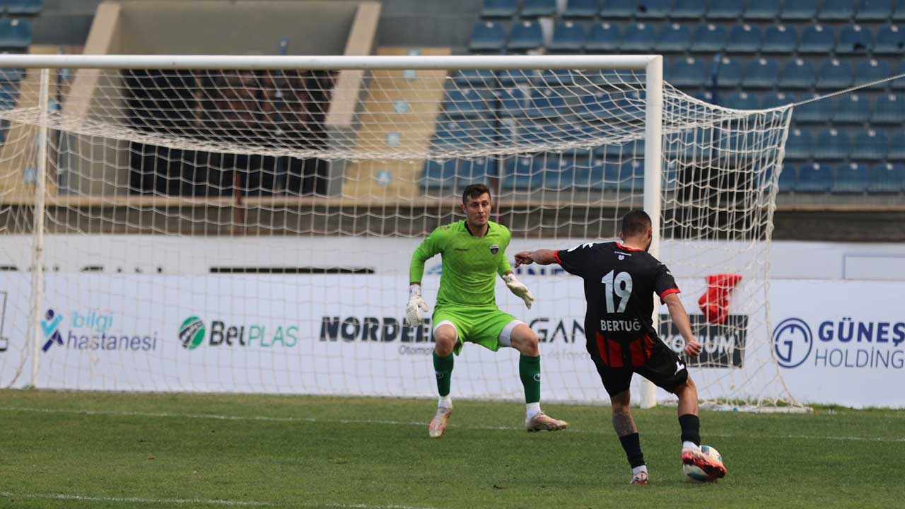 Uşakspor, Türk Metal 1963'ü ezip geçti